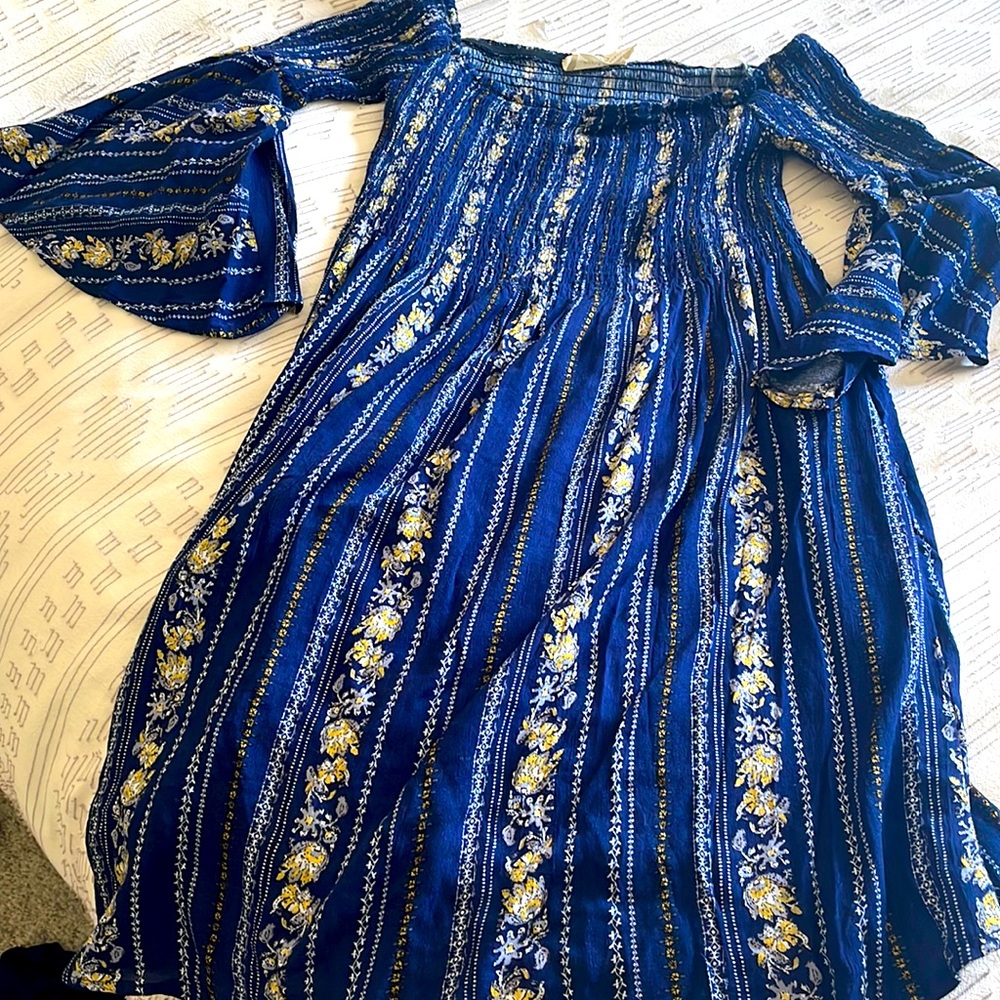 Cold shoulder floral dress with flouncy sleeves 💕